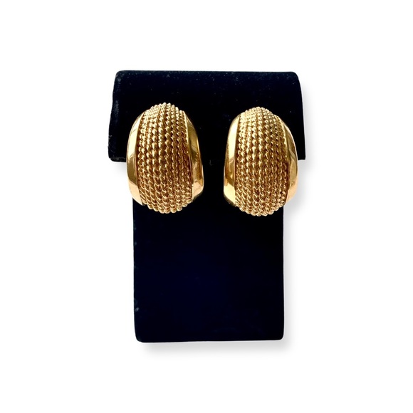 Nina Ricci Jewelry - Nina Ricci Vintage Detailed Gold tone clip on earrings.